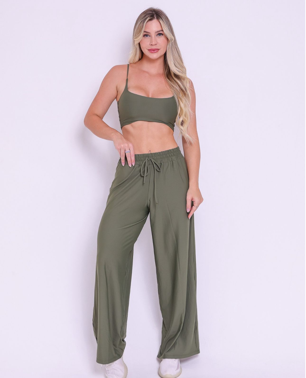 Conjunto Esportivo Verde Militar com Calça Alfaiataria