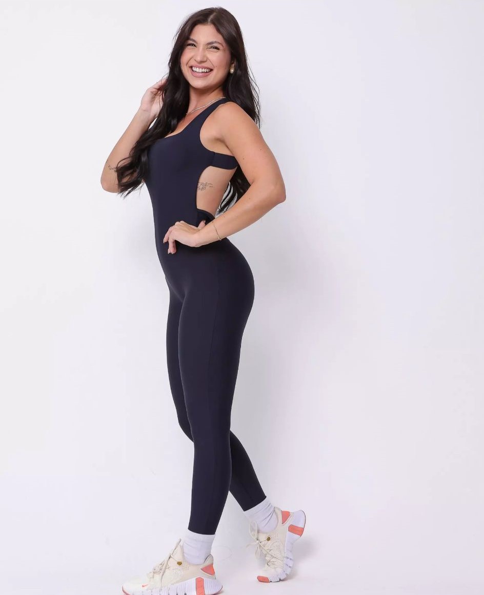 Macacão Fitness Preto com Recorte Lateral Empina Bumbum Light