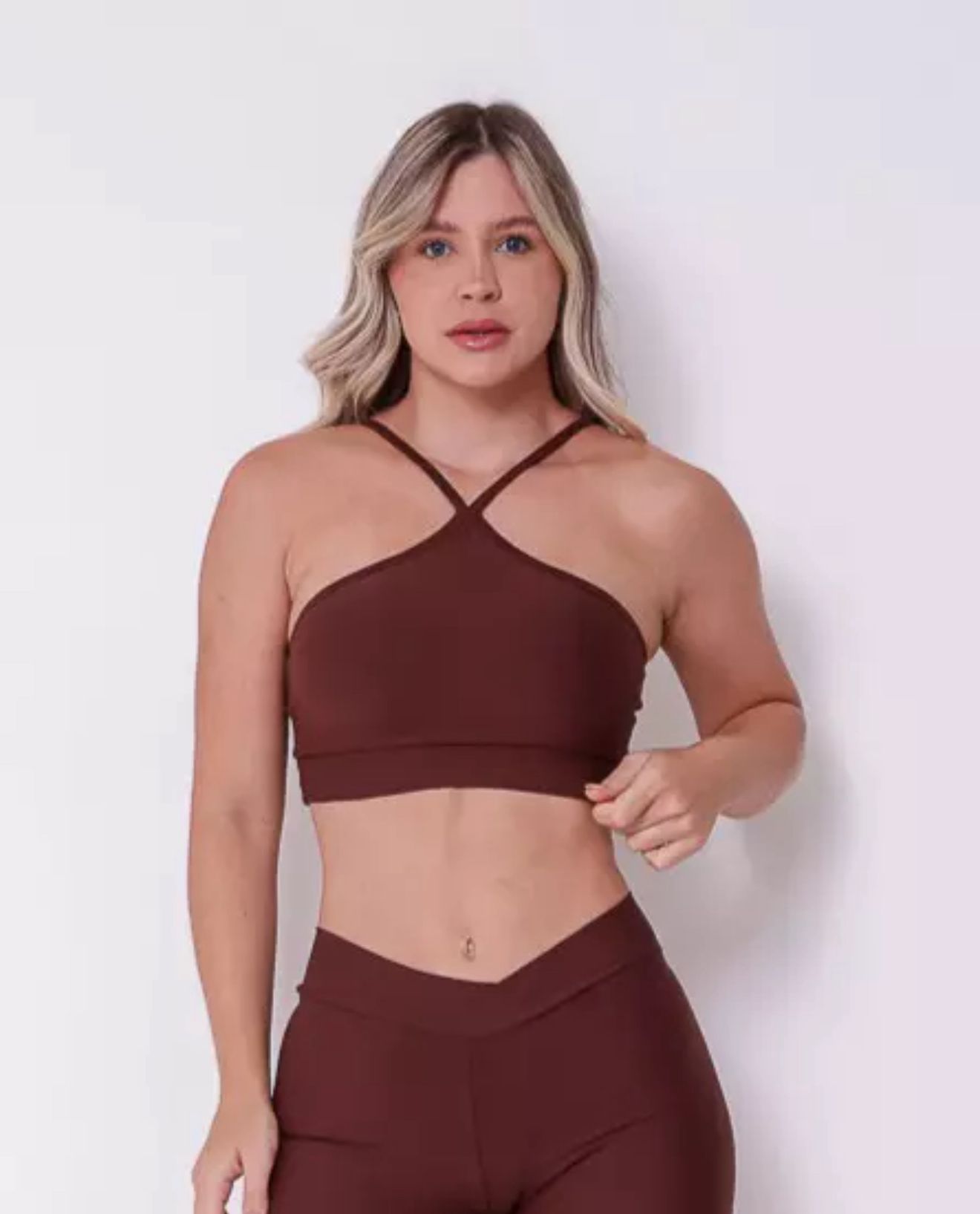 Conjunto Fitness Marrom com Top Cropped e Legging Cintura Alta