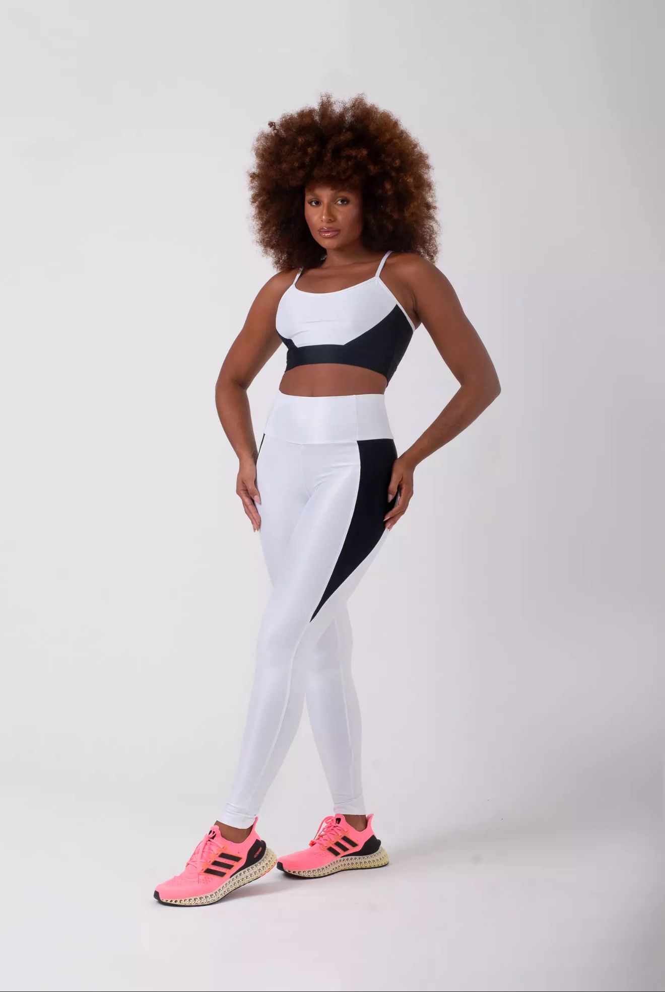 Conjunto Fitness Branco e Preto com Top e Legging Compressão Texturizado