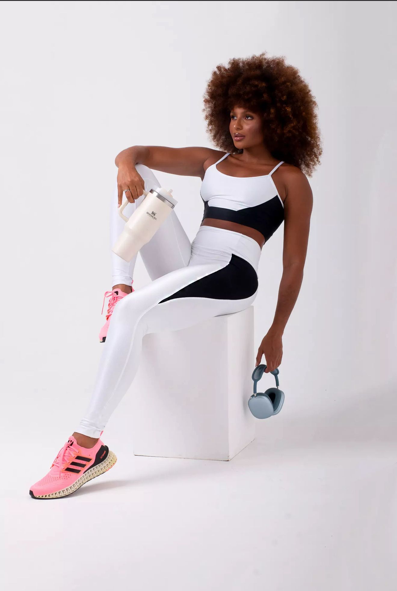 Conjunto Fitness Branco e Preto com Top e Legging Compressão Texturizado - Imagem 3