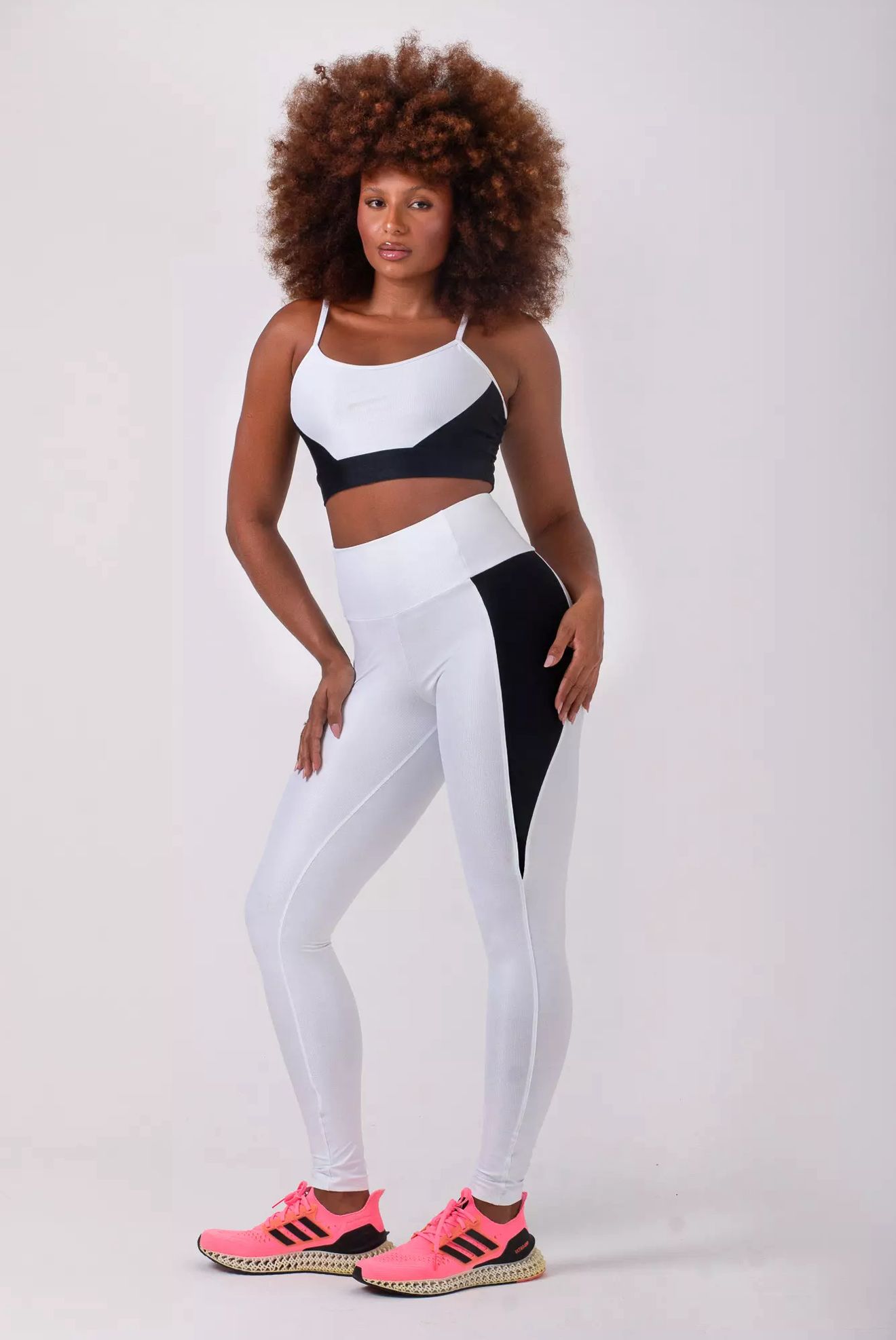 Conjunto Fitness Branco e Preto com Top e Legging Compressão Texturizado - Imagem 5