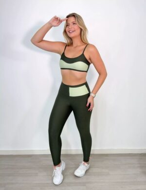 Conjunto Fitness Verde-Militar Compressão Texturizado