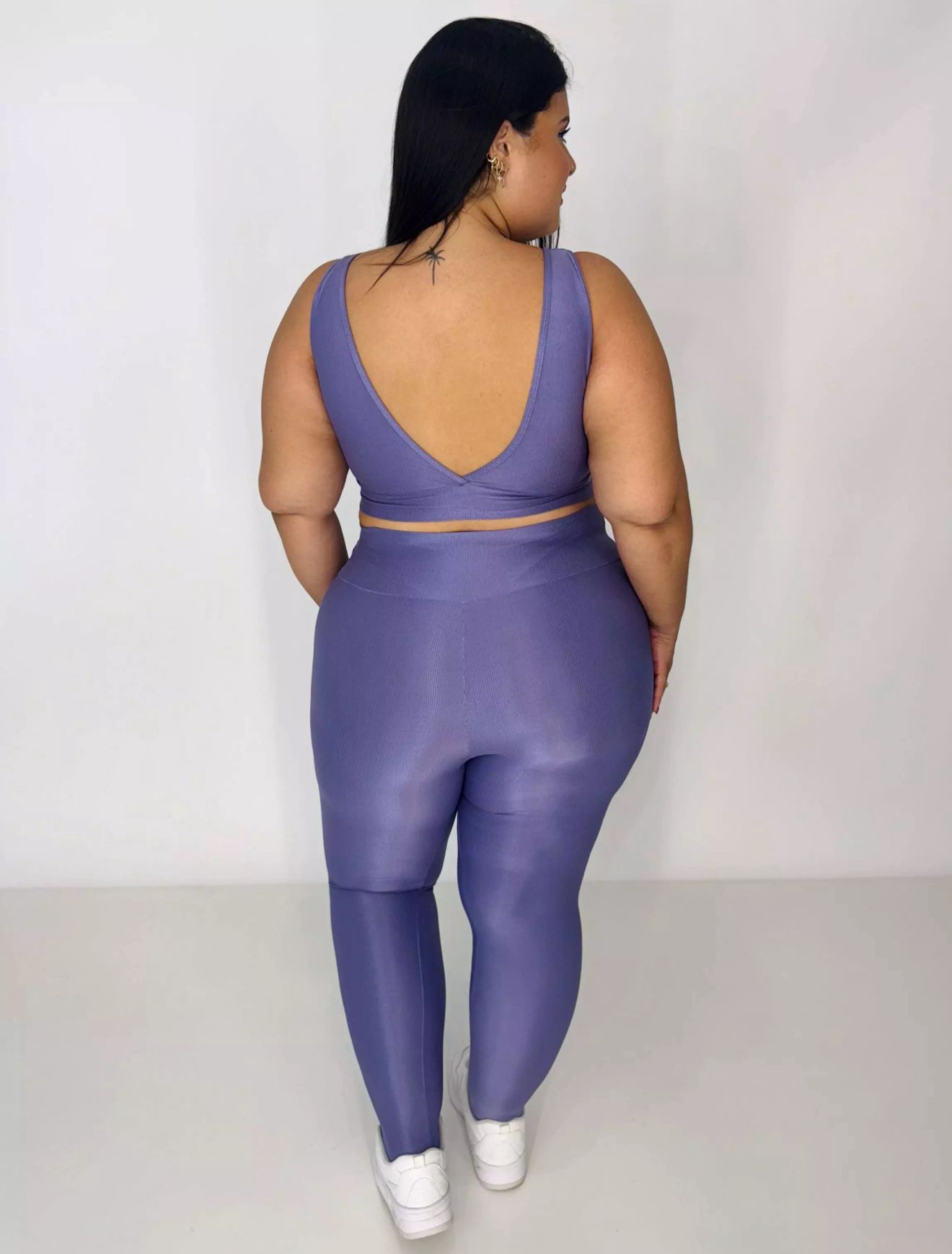 Conjunto Fitness G Lilás com Recorte no Top Compressão Texturizado - Imagem 2
