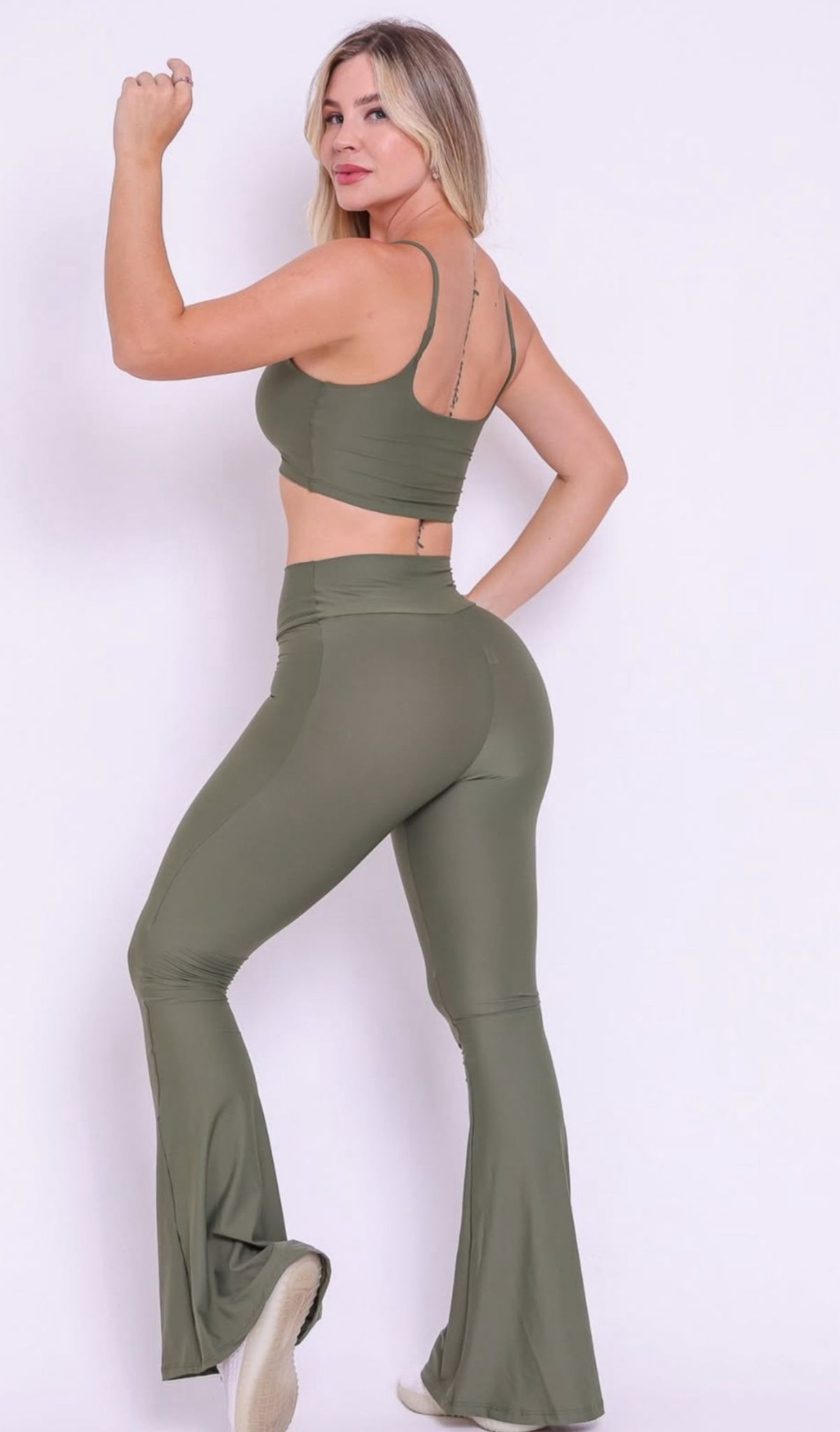 Conjunto Fitness Verde-Militar com Legging Flare - Imagem 3