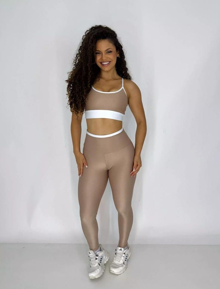 Conjunto Fitness Bicolor Areia: Bermuda Bolso Compressão + Top Clara - Imagem 5