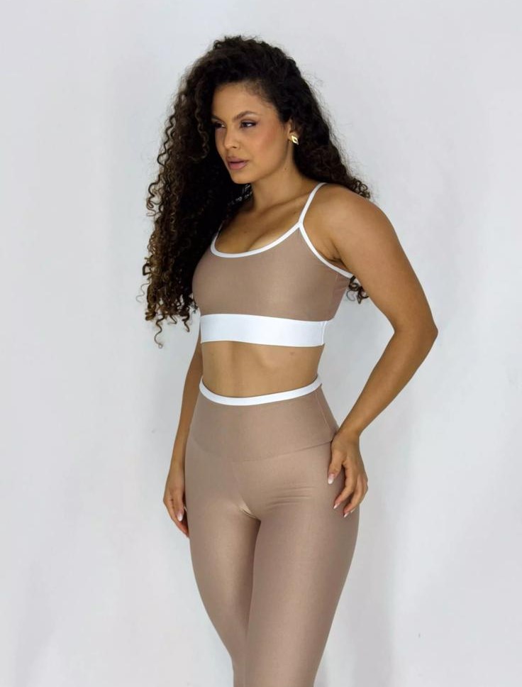 Conjunto Fitness Bicolor Areia: Bermuda Bolso Compressão + Top Clara - Imagem 4