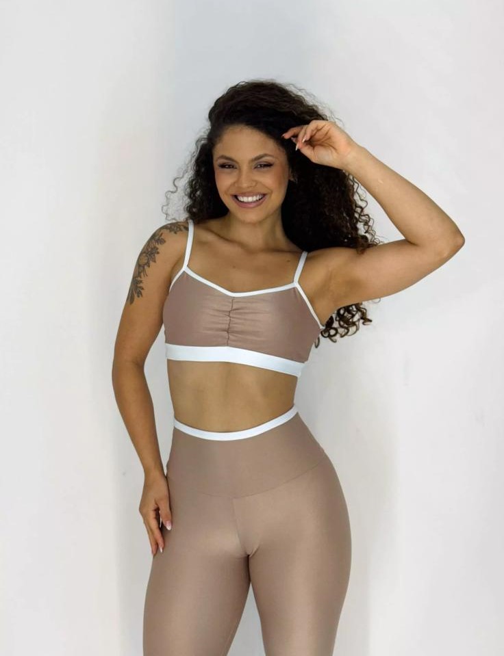 Conjunto Fitness Bicolor Areia: Bermuda Bolso Compressão + Top Clara - Imagem 8