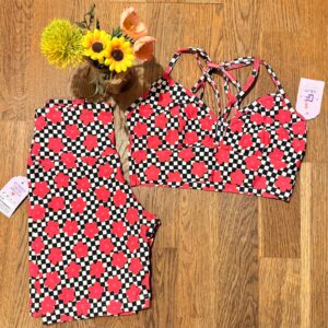 Conjunto Bermuda  – Preto e Branco com Flores Vermelhas